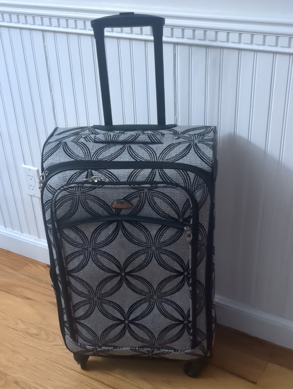 American Flyer Medium 24" Checked Bag Silver Clover.